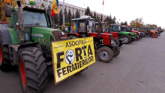 Agricultorii ies la protest de avertizare