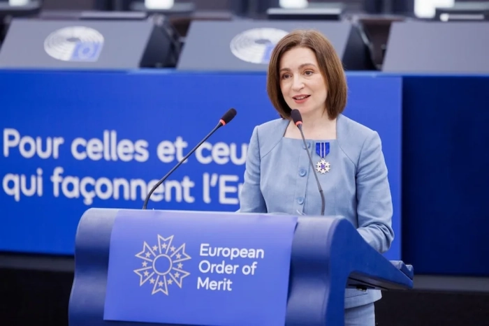 Sandu a fost decorată cu Ordinul European de Merit