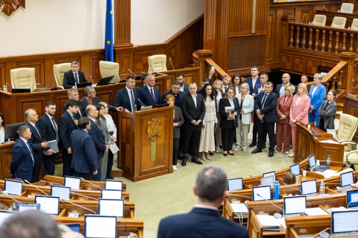 Tensiuni în Parlament: opoziția a boicotat ședința Legislativului