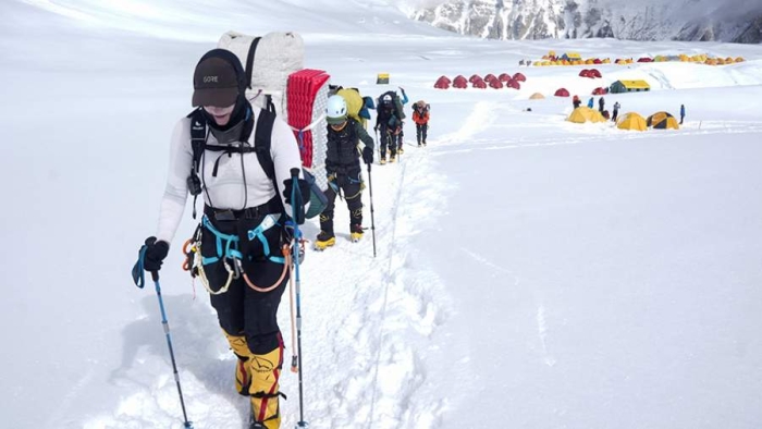 Un număr record de alpiniști au cucerit Everestul