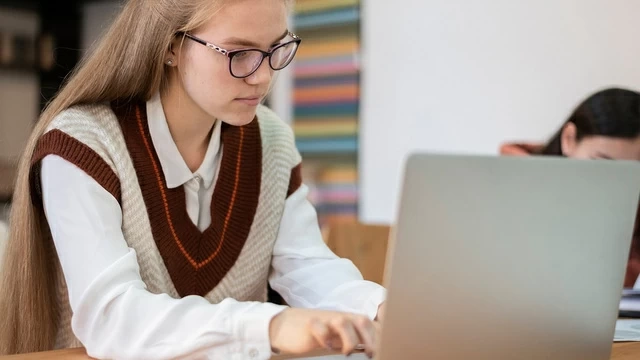 Studenții vor trebui să declare dacă au folosit inteligența artificială