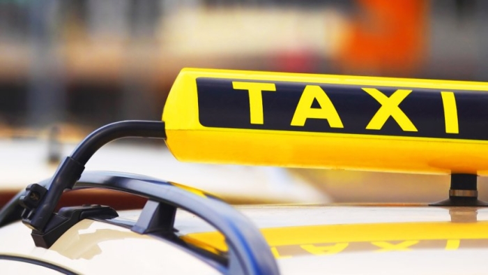 Platformele de taxi, obligate să proceseze plățile prin bănci din Moldova