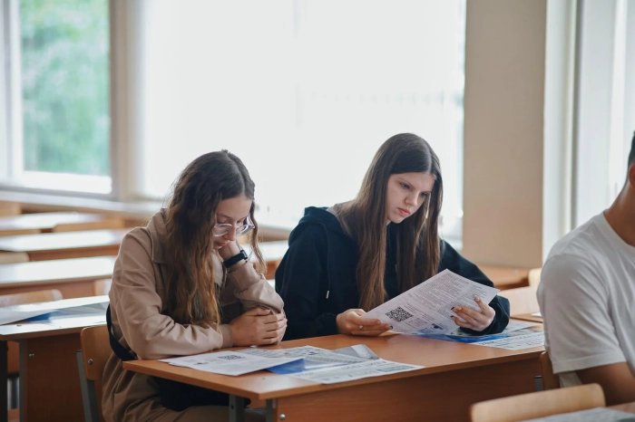 Un număr record de candidați la bacalaureat, cu nota „10”, din oficiu