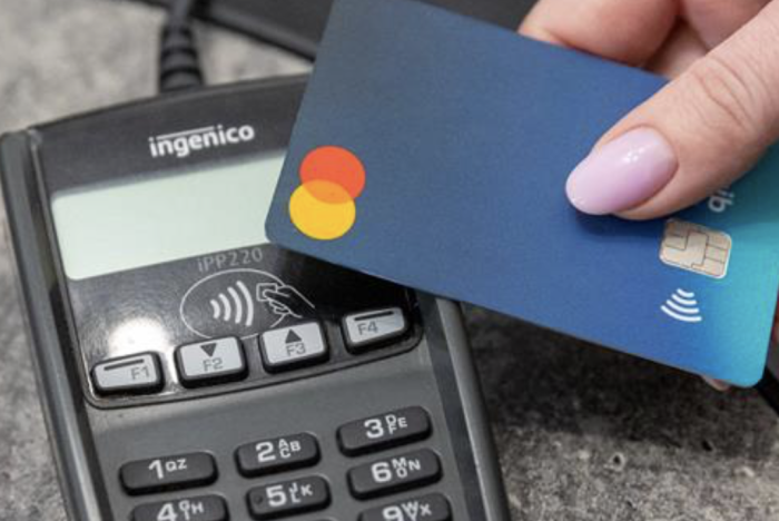 Plata cu cardul devine obligatorie pentru unii agenți comerciali