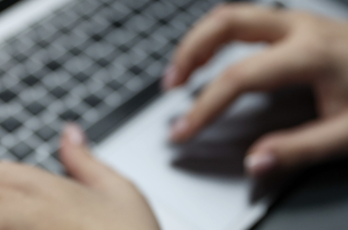 Peste 1 500 de moldoveni au căzut victime fraudelor telefonice și online