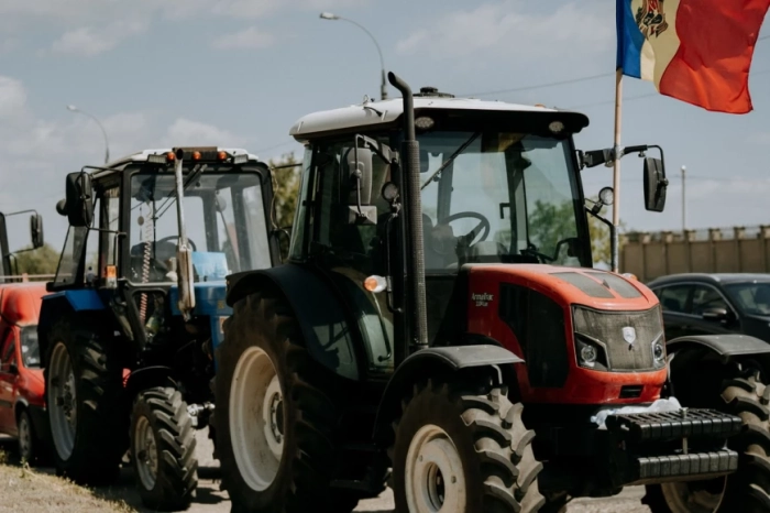 Fermierii intenționează să iasă cu tehnica în stradă