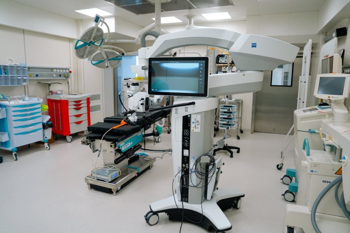 Institutul de Medicină Urgentă, dotat cu un microscop pentru chirurgie spinală