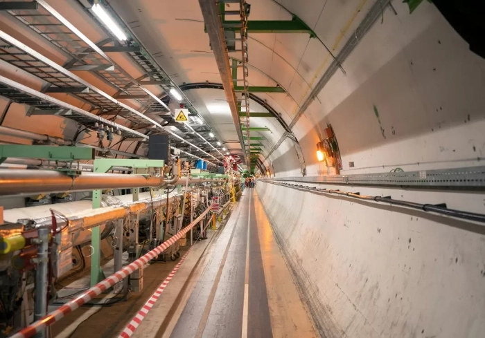 Acceleratorul de particule LHC a fost oprit pentru modernizare