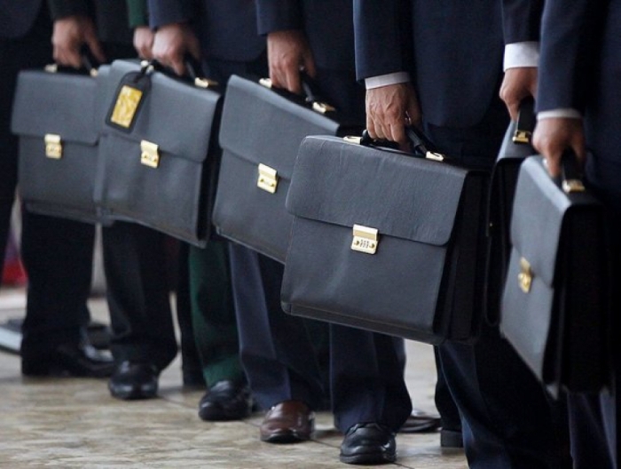 Salariile demnitarilor de stat ar putea crește