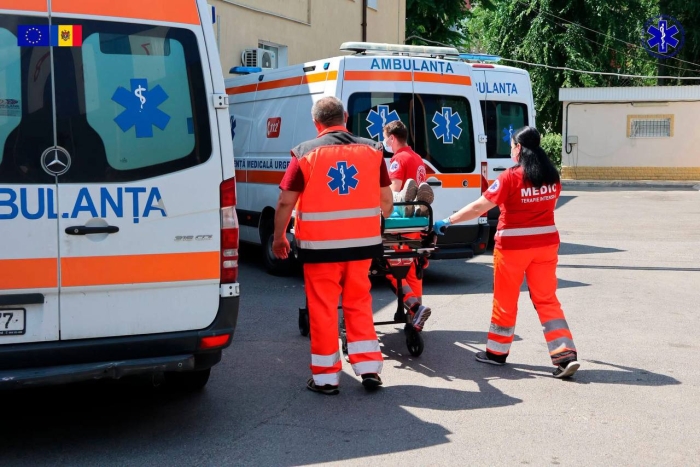 Serviciul de ambulanță a primit aproape 15 mii de apeluri