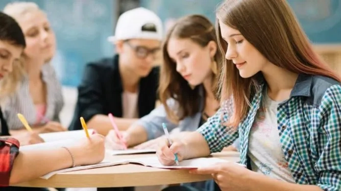 Bursele de studii, majorate cu 40%