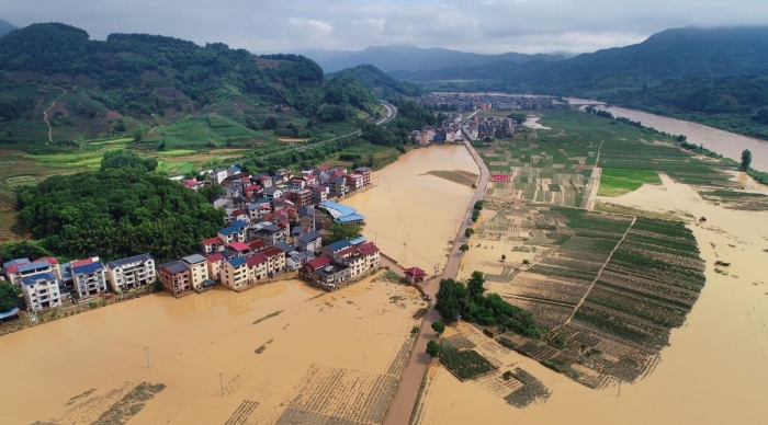 China a fost cuprinsă de furtuni devastatoare